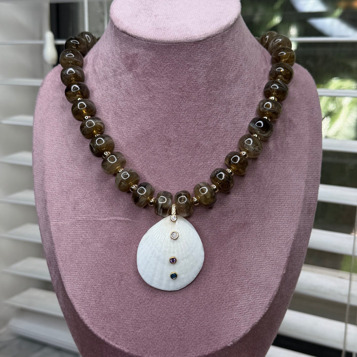Colorful Acrylic Beaded Shell Pendant Necklace